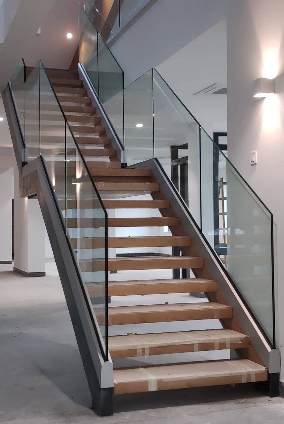 نرده های شیشه ای - پارس آلومینیوم